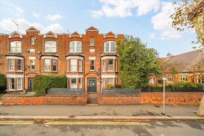 2 Bedroom Flat For Sale In St. Marys Road, Harlesden, NW10