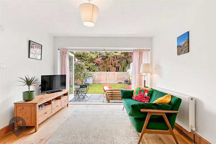 2 Bedroom Flat For Sale In Durnsford Road, London, SW19