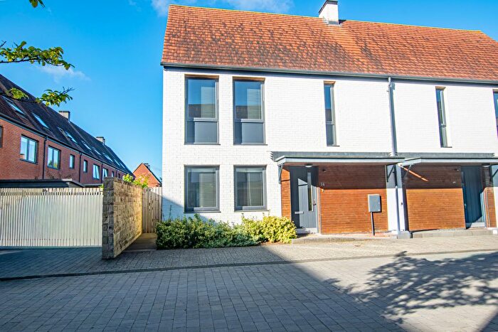 3 Bedroom Semi-Detached House For Sale In Lotherington Avenue, Derwenthorpe, York, YO10
