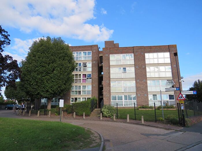 1 Bedroom Flat To Rent In Harris Close, Hounslow, TW3