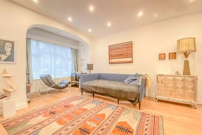 5 Bedroom Semi Detached House To Rent In Ambrose Avenue - Family Home, Golders Green, London, NW11