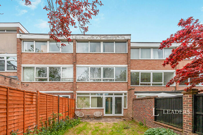 3 Bedroom Town House To Rent In Moorholme, Woking, Surrey, GU22