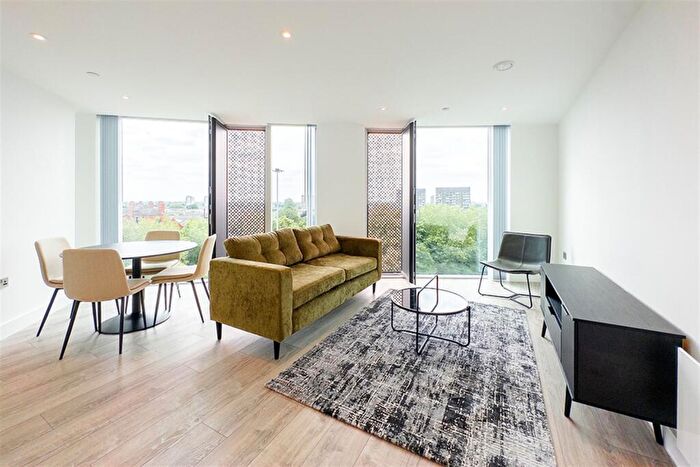 2 Bedroom Apartment To Rent In Thr, M15