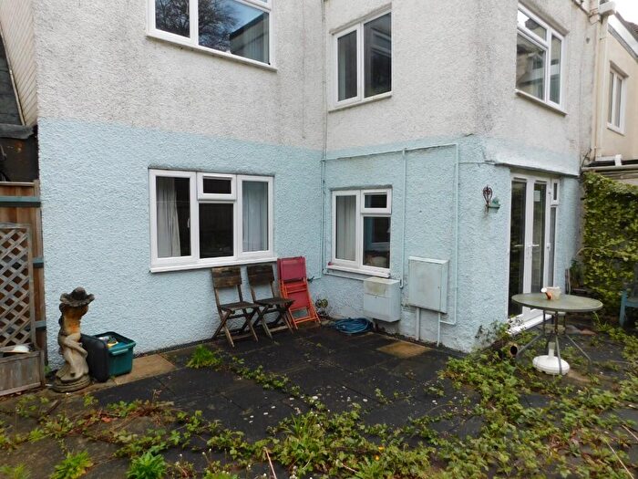 2 Bedroom Flat For Sale In C Forest Glade Sea View Road, BH23