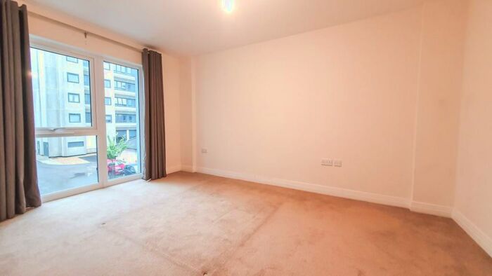 1 Bedroom Flat To Rent In Skyline House, Swingate. Stevenage, SG1