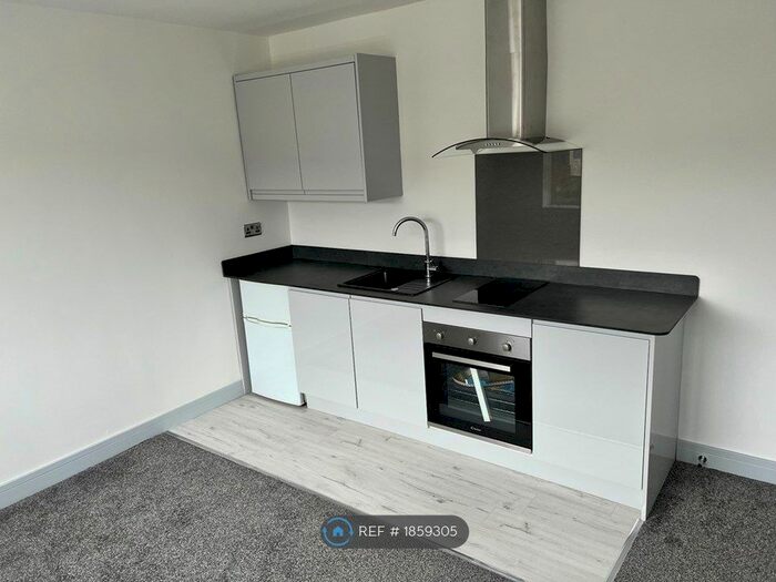 Studio To Rent In St. James Lane, Coventry, CV3