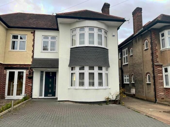 3 Bedroom Property To Rent In Westpole Avenue, Barnet, EN4