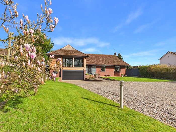 5 Bedroom Detached House For Sale In New Road, Fritton, NR31