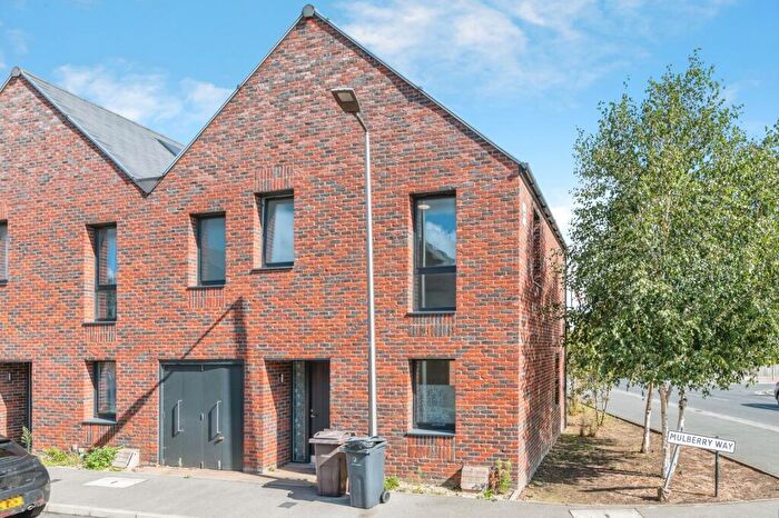 3 Bedroom End Of Terrace House For Sale In Mulberry Way, Tilbury, Essex, RM18