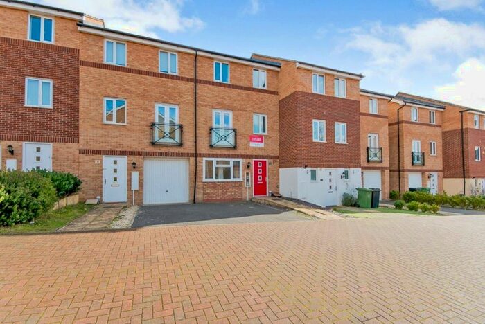 5 Bedroom House To Rent In Teasel Way, Hampton Centre, PE7