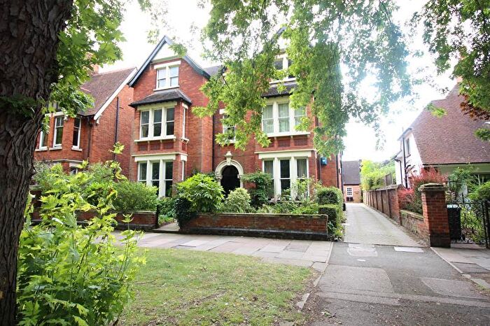 2 Bedroom Apartment To Rent In Park Avenue, Bedford, MK40
