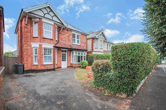 5 Bedroom Detached House To Rent In Charminster Avenue, Bournemouth, BH9
