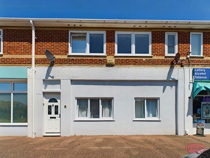 2 Bedroom Flat For Sale In Broadway, Hengistbury Head, BH6
