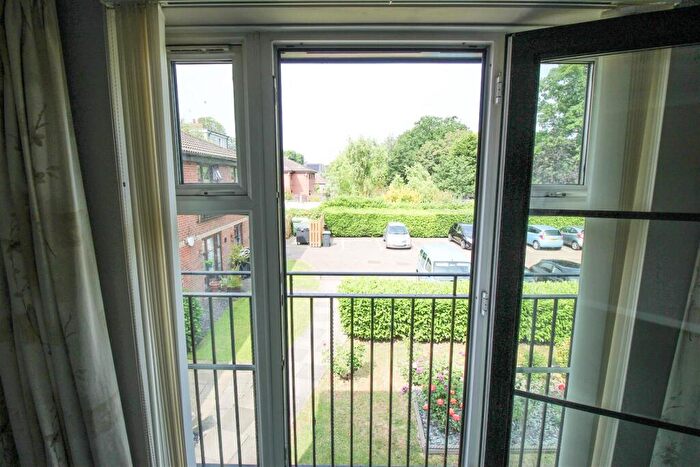 1 Bedroom Retirement Property For Sale In Oakham Court, Leigh-On-Sea, SS9