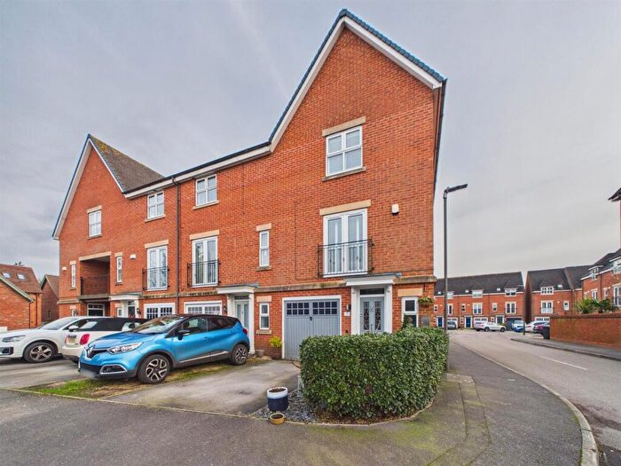 3 Bedroom Town House For Sale In Messiter Mews, Willington, DE65