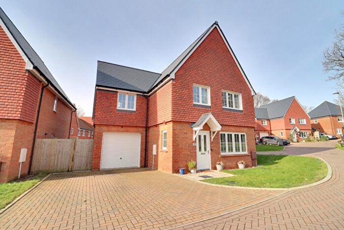 4 Bedroom Detached House For Sale In Coddington Grove, Waterlooville, PO8