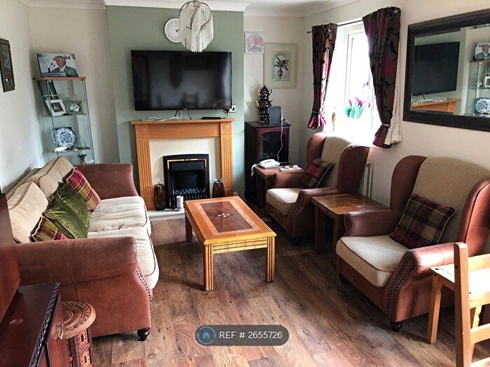 2 Bedroom Flat To Rent In Tinshill Lane, Leeds, LS16