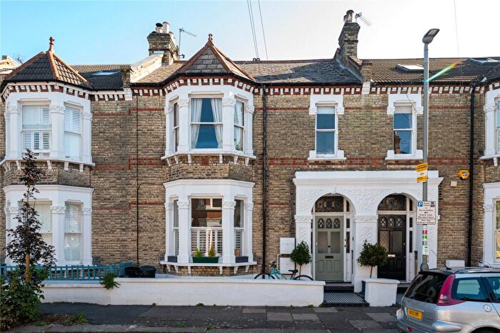 1 Bedroom Apartment For Sale In Longbeach Road, London, SW11