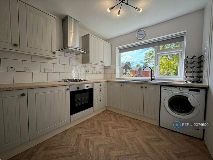 2 Bedroom Maisonette To Rent In Grangewood Court, Solihull, B92