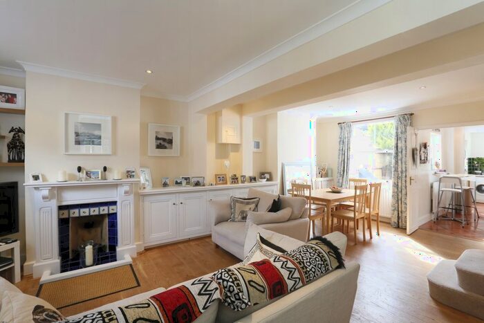 2 Bedroom Cottage To Rent In Ballantine Street, Wandsworth, SW18