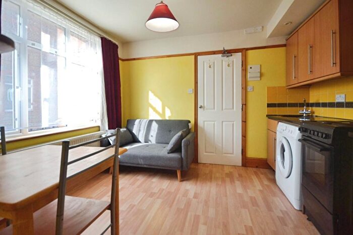 1 Bedroom Flat To Rent In Wokingham Road, Reading, RG6