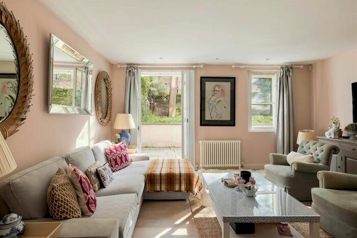 2 Bedroom Flat To Rent In Lamont Road, London, SW10