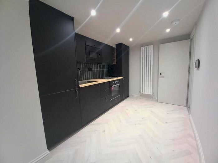 2 Bedroom Flat To Rent In Fenwick Road, London, London, SE15