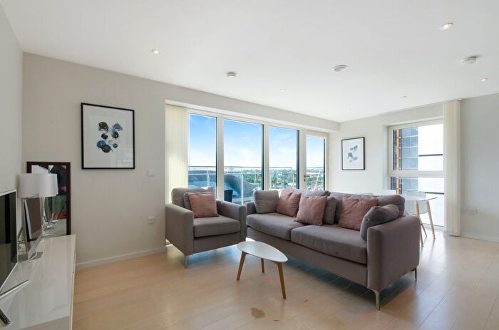 2 Bedroom Flat To Rent In Glasshouse Gardens, Stratford, London, E20