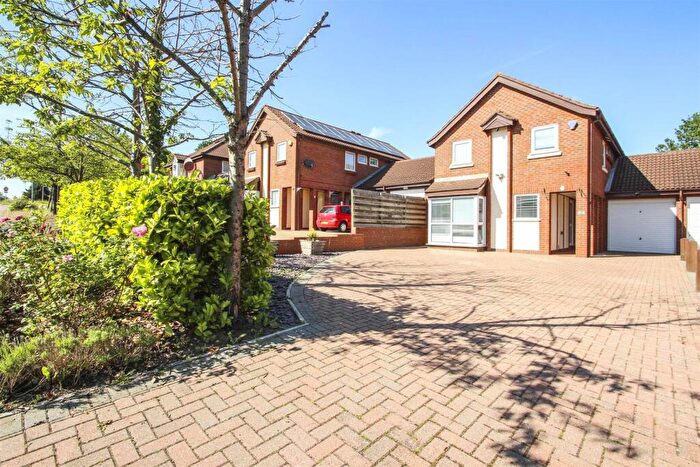 4 Bedroom Detached House To Rent In Livesey Hill, Shenley Lodge, Milton Keynes, MK5