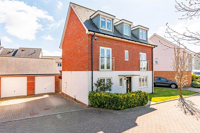 4 Bedroom Detached House For Sale In Appletree Way, Welwyn Garden City, AL7