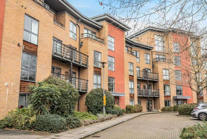 2 Bedroom Flat To Rent In Goldhawk Road, London, W6