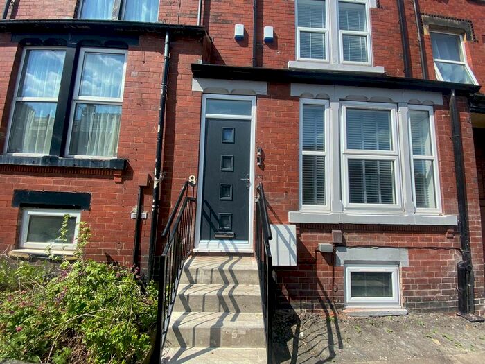 1 Bedroom Flat To Rent In Burchett Place, Leeds, West Yorkshire, LS6