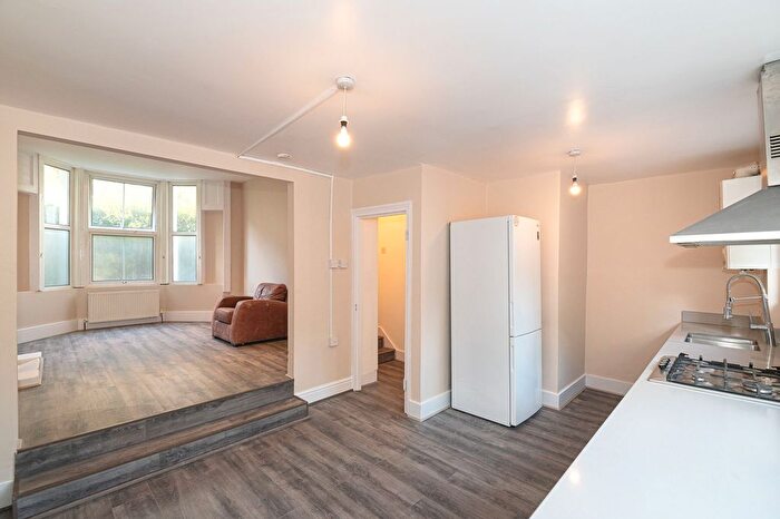 1 Bedroom Flat To Rent In Chantrey Road, London, SW9