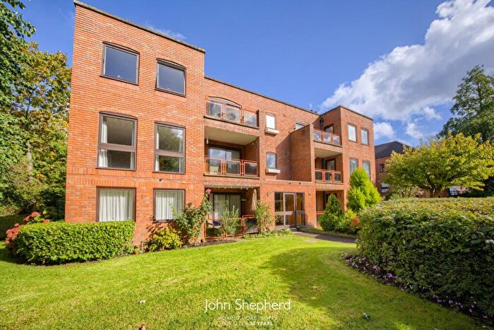 2 Bedroom Flat To Rent In Alderwood Place, Princes Way, Solihull, West Midlands, B91