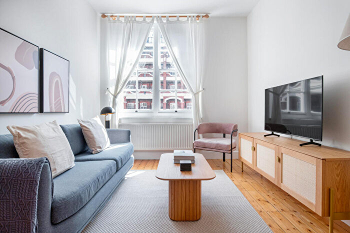 1 Bedroom Apartment To Rent In Grove End Road, London, , Uk, NW8