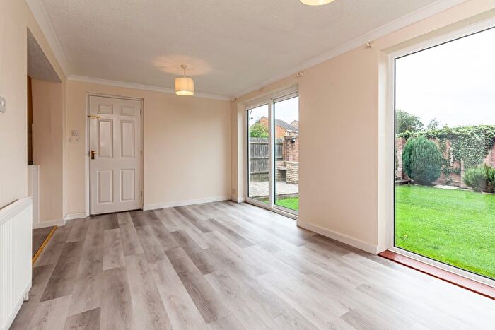 3 Bedroom Semi-Detached House To Rent In Cherry Close, Kidlington, OX5