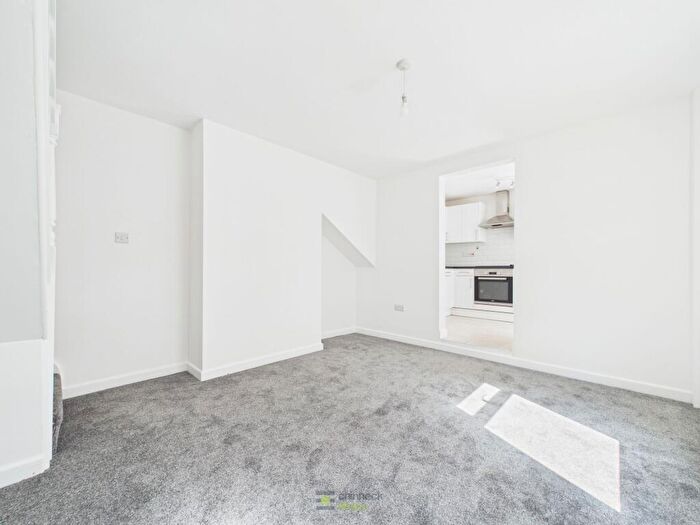 2 Bedroom Semi-Detached House To Rent In Hunts Pond Road, Fareham, PO14