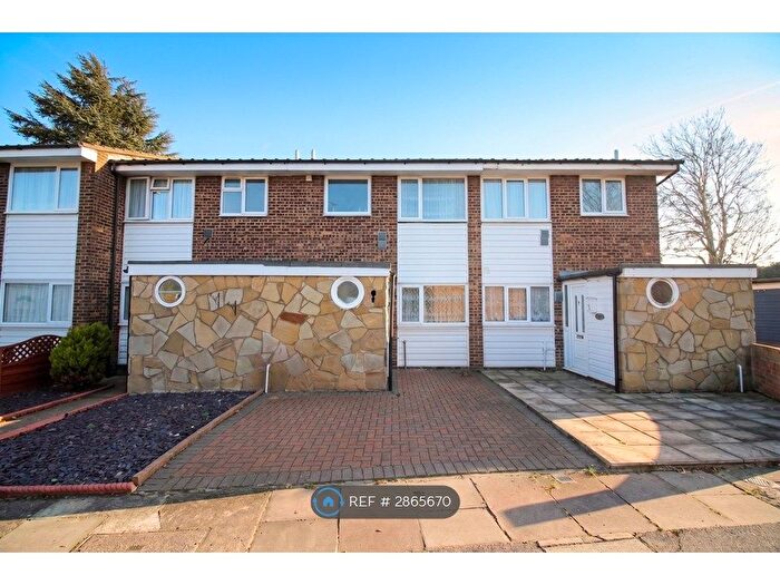 3 Bedroom Terraced House To Rent In Beechcroft Close, Hounslow, TW5