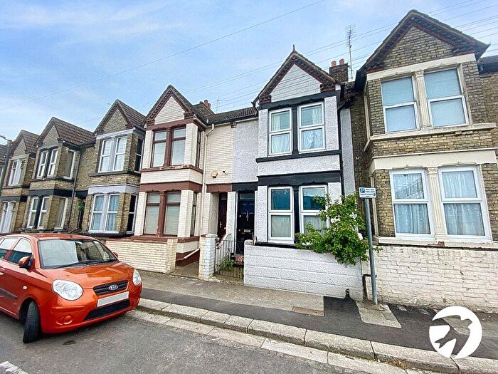 3 Bedroom Terraced House To Rent In Gordon Road, Gillingham, Kent, ME7