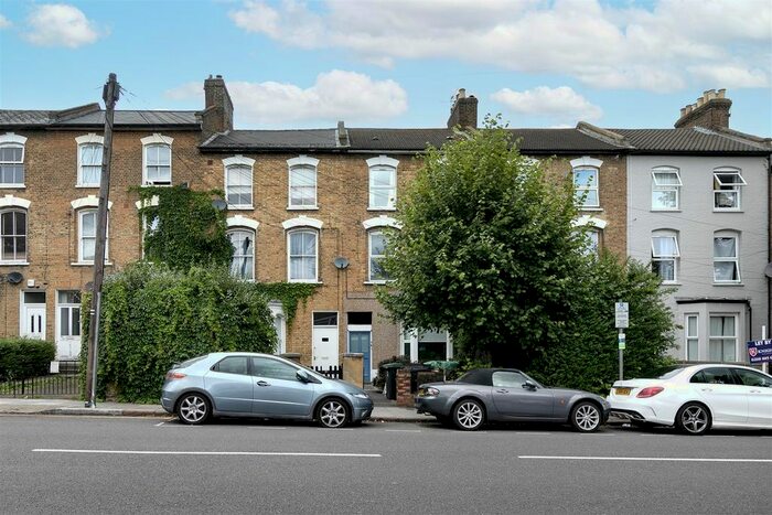 2 Bedroom Flat To Rent In White Hart Lane, London, N22