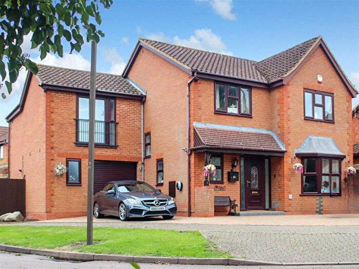 6 Bedroom Detached House For Sale In Blakeney Court, Tattenhoe, Milton Keynes, MK4