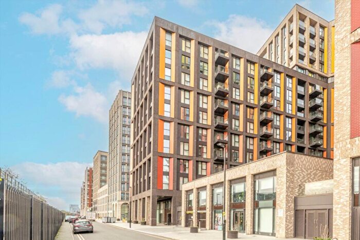 2 Bedroom Flat To Rent In Charles Clowes Walk, Nine Elms, SW11