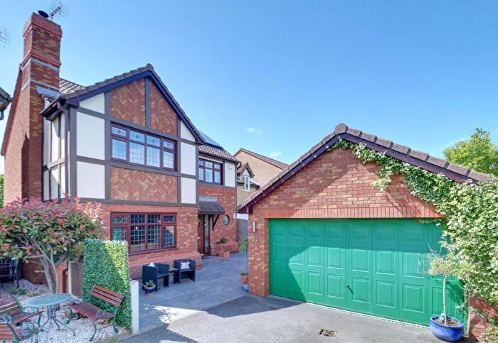 4 Bedroom Detached House For Sale In Medlar Drive, South Ockendon, RM15