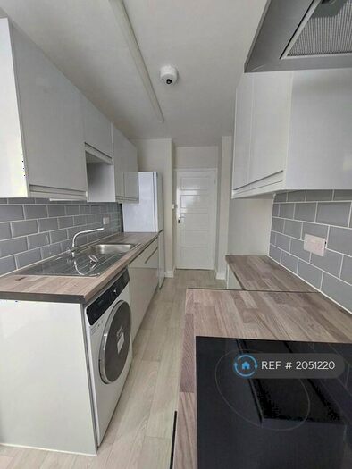 2 Bedroom Flat To Rent In Crendon Street, High Wycombe, HP13