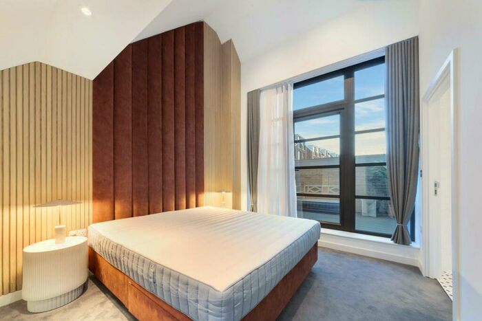 4 Bedroom Town House To Rent In Goodluck Hope, Orchard Place, London, E14