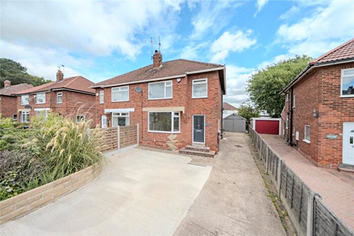 3 Bedroom Semi-Detached House For Sale In Buckstone Grove, Leeds, West Yorkshire, LS17