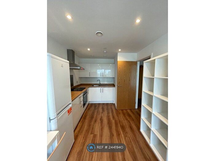 1 Bedroom Flat To Rent In Trafford Road, Salford, M5