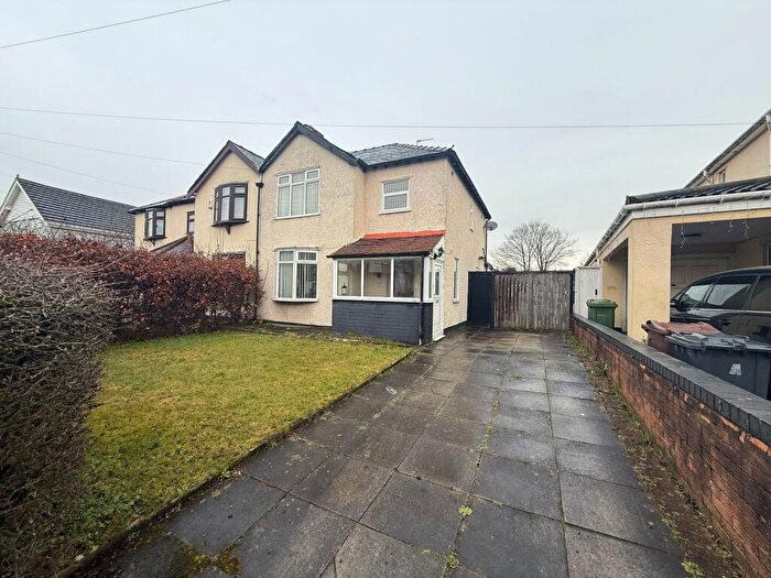 3 Bedroom Semi-Detached House For Sale In Moss Lane, Lydiate, L31