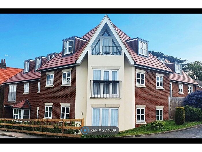 2 Bedroom Flat To Rent In Landmark Court, Windsor, SL4
