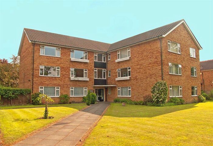 2 Bedroom Flat To Rent In Broad Lane, Hampton, TW12